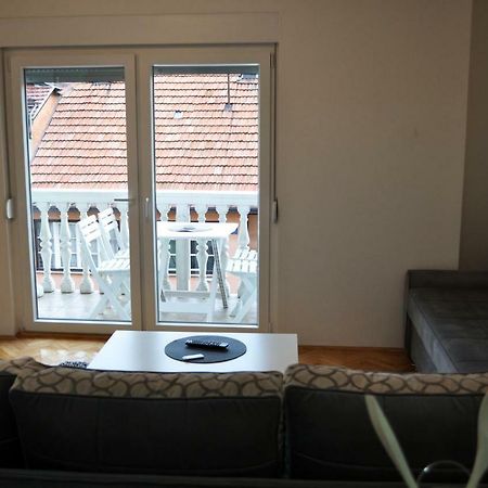 Apartman Dina Apartment Tuzla Bagian luar foto
