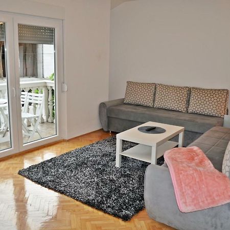 Apartman Dina Apartment Tuzla Bagian luar foto