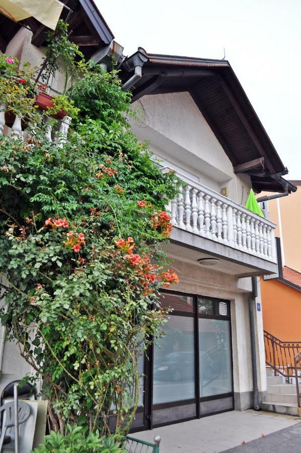 Apartman Dina Apartment Tuzla Bagian luar foto