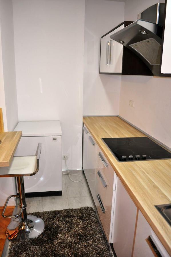 Apartman Dina Apartment Tuzla Bagian luar foto