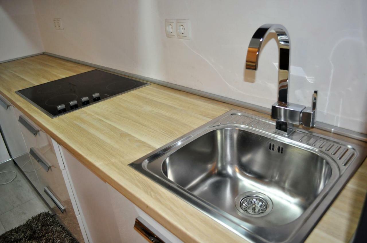Apartman Dina Apartment Tuzla Bagian luar foto