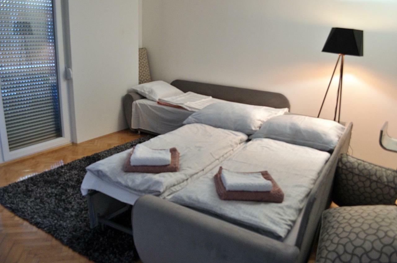 Apartman Dina Apartment Tuzla Bagian luar foto