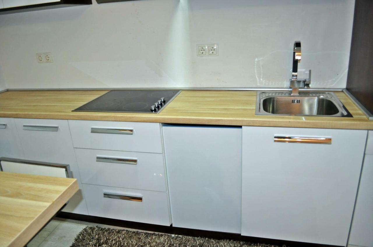 Apartman Dina Apartment Tuzla Bagian luar foto