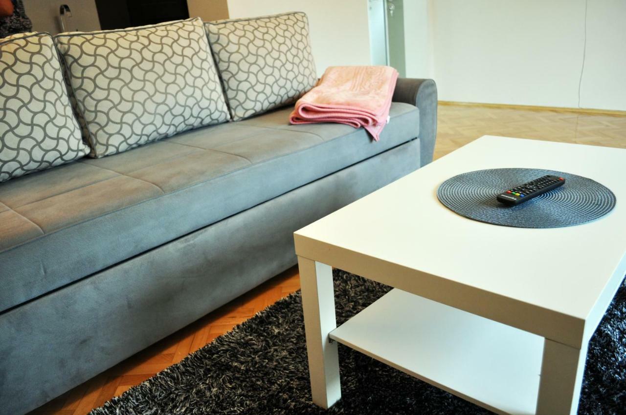 Apartman Dina Apartment Tuzla Bagian luar foto