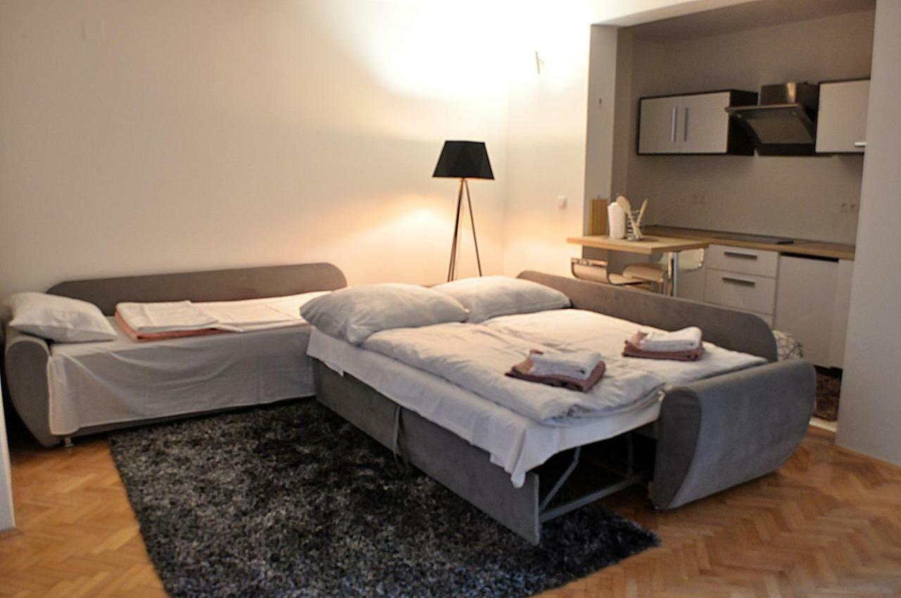 Apartman Dina Apartment Tuzla Bagian luar foto