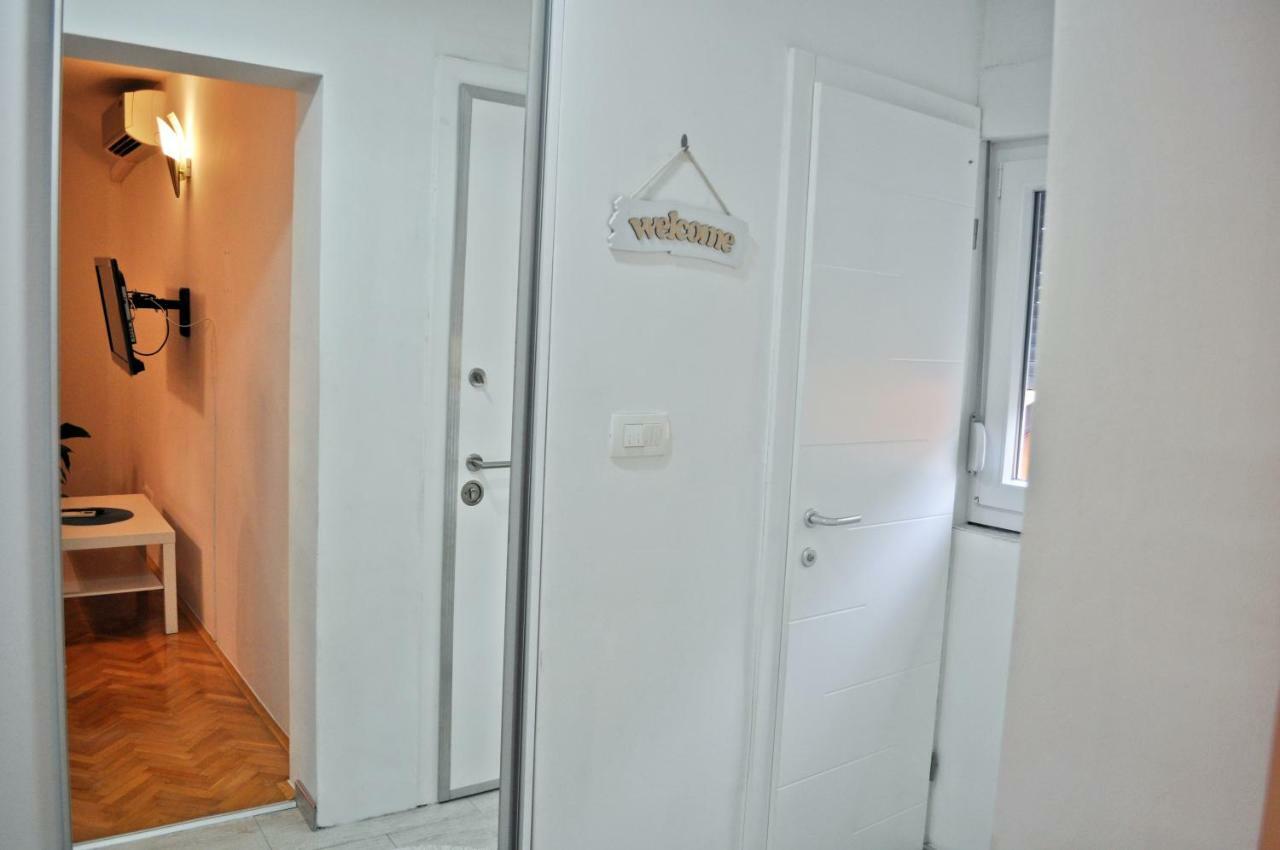Apartman Dina Apartment Tuzla Bagian luar foto