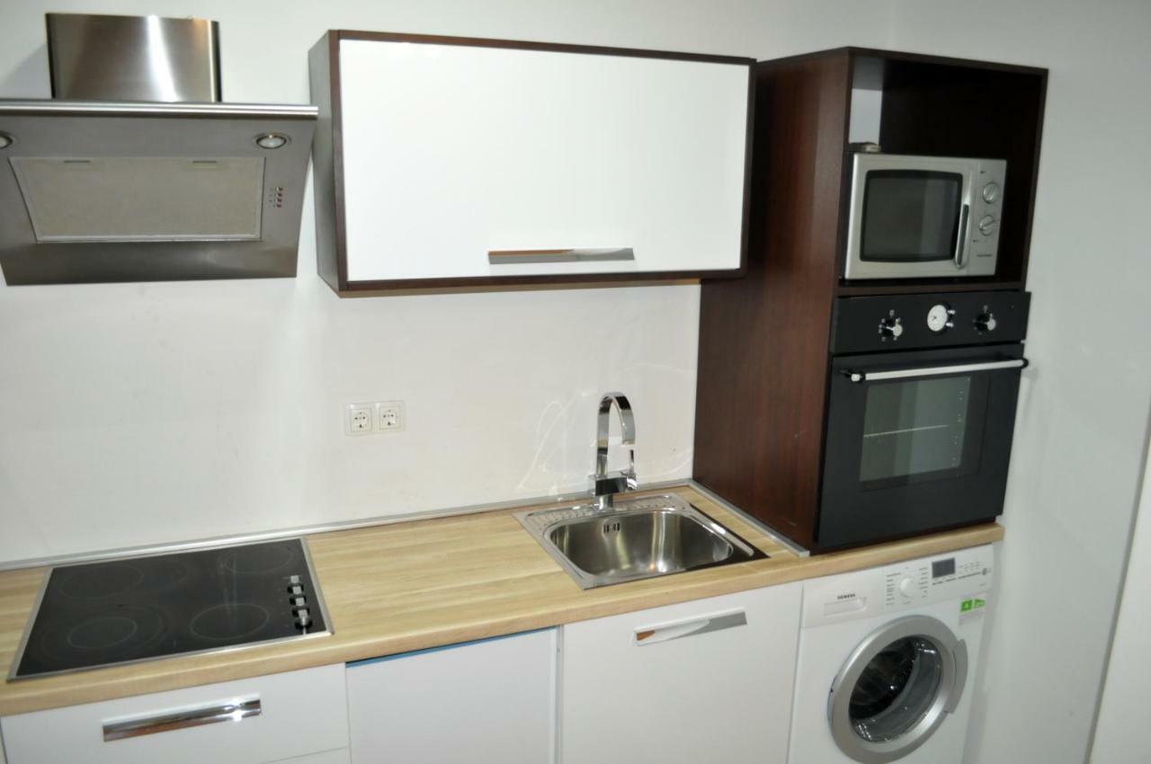Apartman Dina Apartment Tuzla Bagian luar foto