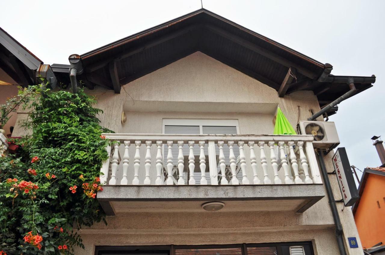 Apartman Dina Apartment Tuzla Bagian luar foto