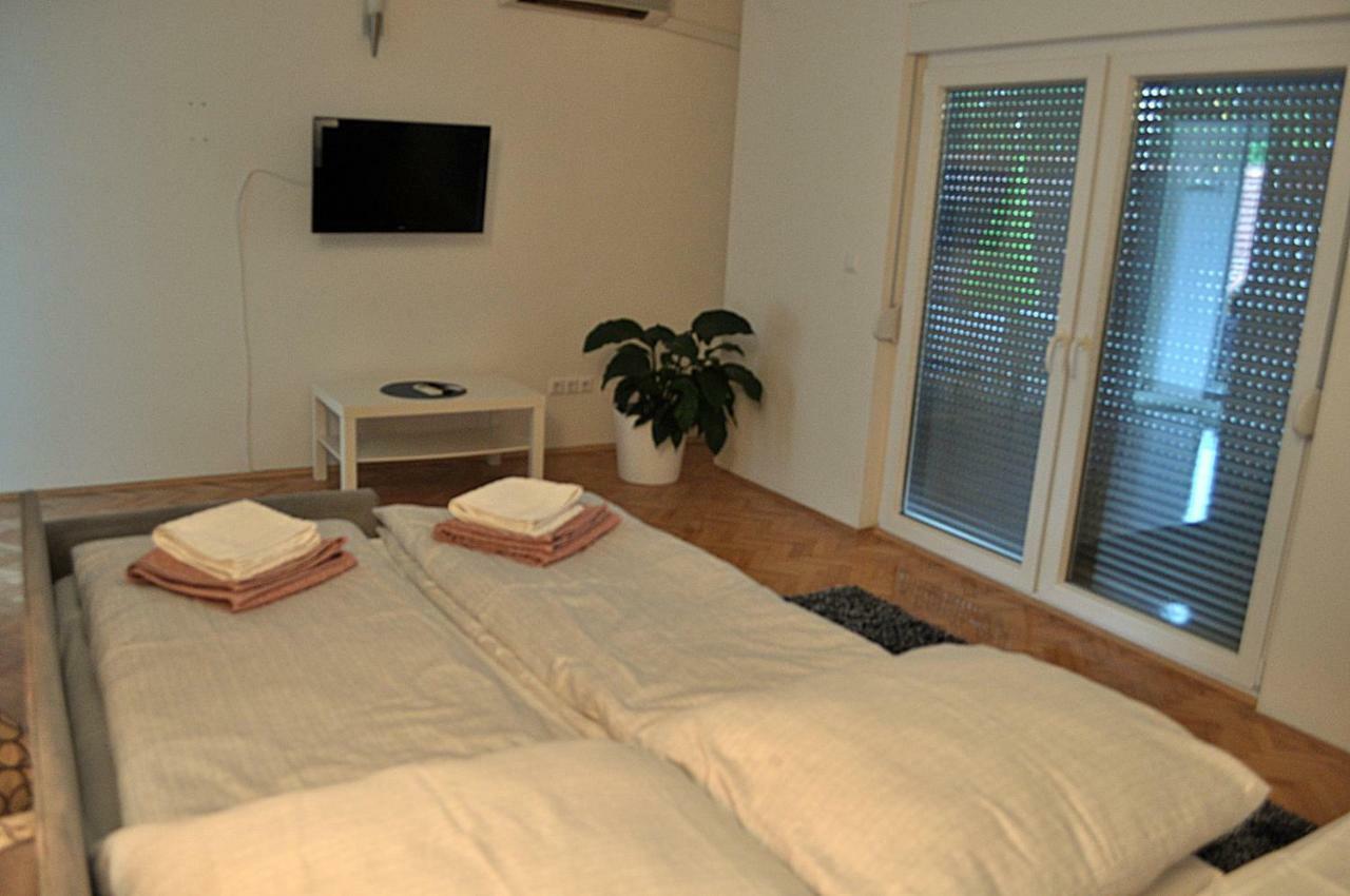Apartman Dina Apartment Tuzla Bagian luar foto