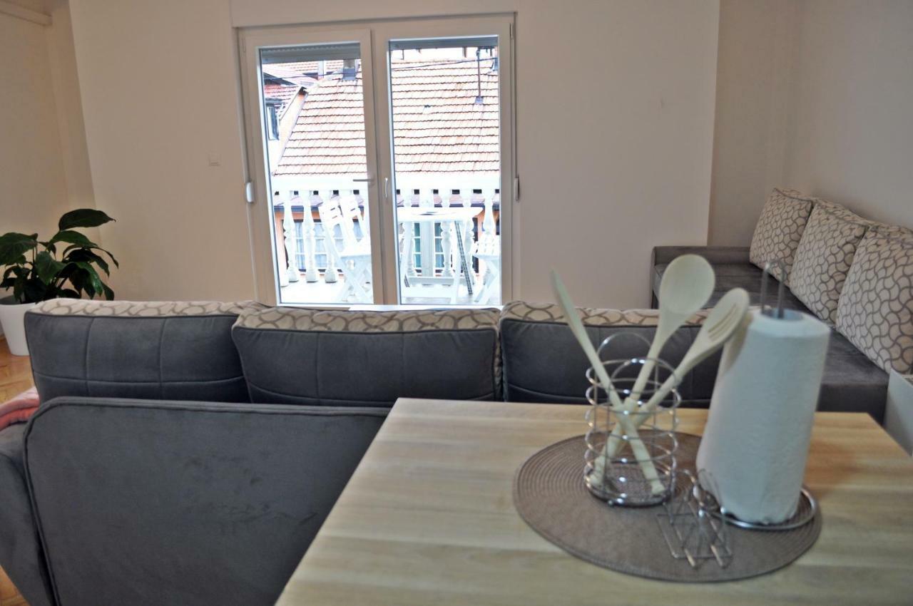 Apartman Dina Apartment Tuzla Bagian luar foto