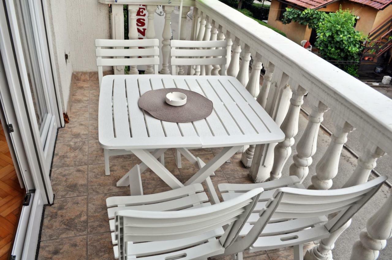 Apartman Dina Apartment Tuzla Bagian luar foto