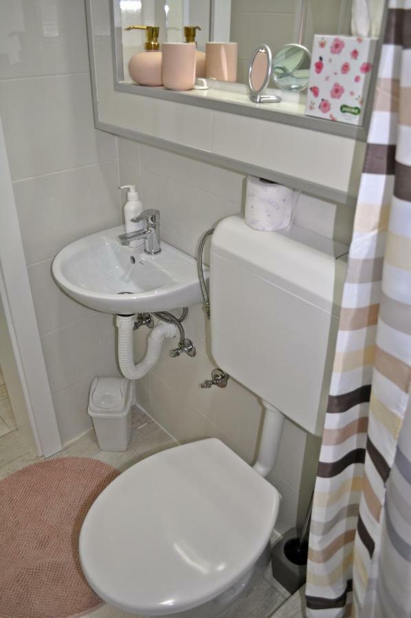 Apartman Dina Apartment Tuzla Bagian luar foto